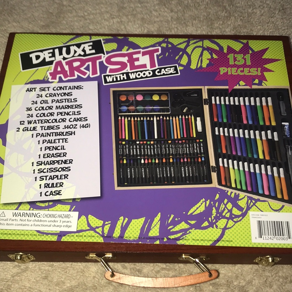 NWT DELUXE ART SET